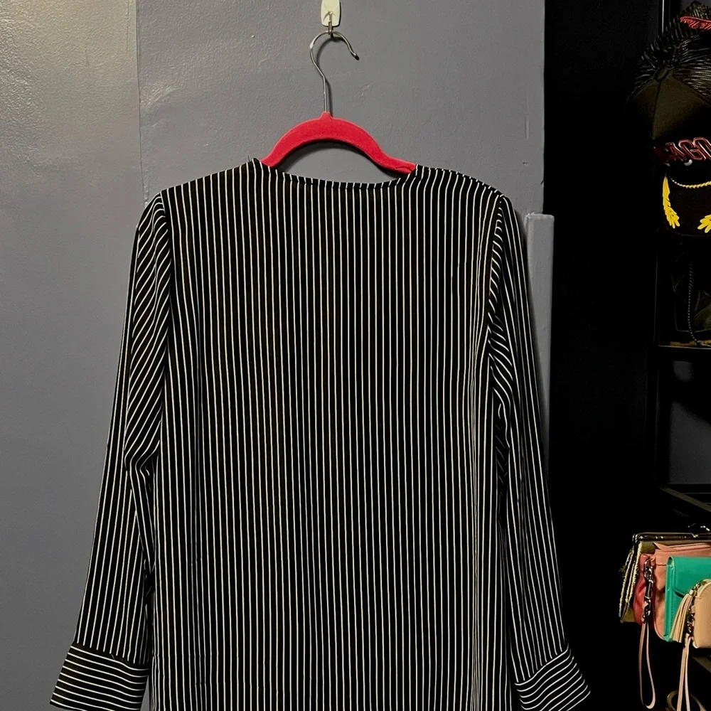 T Tahari Black and White Striped Blouse - Picture 5 of 7